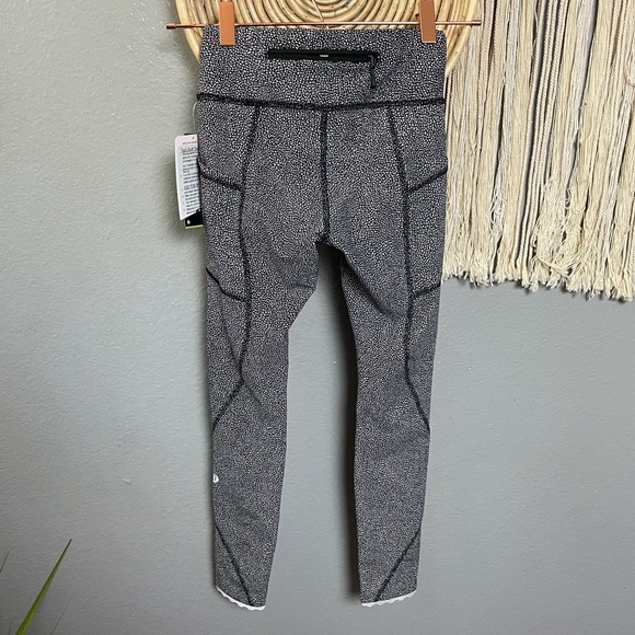 LULULEMON NWT 2 XS Tight Stuff Leggings Pants Fitness Gym workout yoga Pilates - Picture 9 of 12